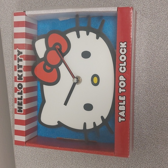 Sanrio Other - Hello Kitty Sanrio Table Top Clock Small